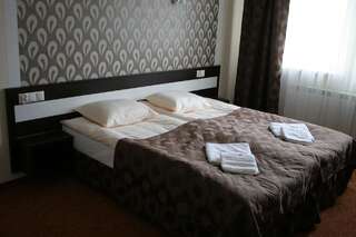 Отель Hotel Trojka Пшемысль Двухместный номер с 2 отдельными кроватями-1