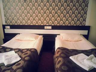Отель Hotel Trojka Пшемысль Двухместный номер с 2 отдельными кроватями-4