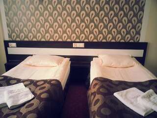 Отель Hotel Trojka Пшемысль Двухместный номер с 2 отдельными кроватями-11